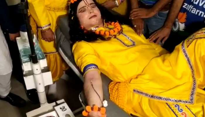 UP में यहां रावण वध के बाद श्री राम ने किया रक्तदान, दिया ये संदेश UP में यहां रावण वध के बाद श्री राम ने किया रक्तदान, दिया ये संदेश