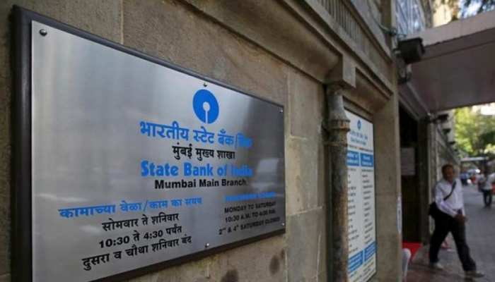 लोन पर ब्याज कम करने के बाद SBI ने दिया झटका, 1 नवंबर से बदलेगा यह नियम लोन पर ब्याज कम करने के बाद SBI ने दिया झटका, 1 नवंबर से बदलेगा यह नियम