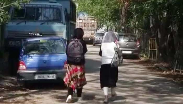 श्रीनगर में खुले स्कूल, छात्रों ने कहा- बिगड़े हालात हमेशा बच्चों का भविष्य बिगाड़ते हैं श्रीनगर में खुले स्कूल, छात्रों ने कहा- बिगड़े हालात हमेशा बच्चों का भविष्य बिगाड़ते हैं