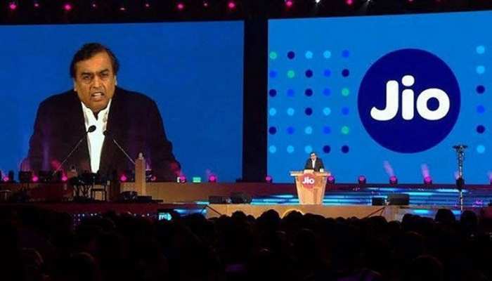 अब Jio से नहीं होगी फ्री कॉलिंग, दूसरे नेटवर्क पर लगेंगे पैसे; जानिए कितने का होगा टॉप अप अब Jio से नहीं होगी फ्री कॉलिंग, दूसरे नेटवर्क पर लगेंगे पैसे; जानिए कितने का होगा टॉप अप