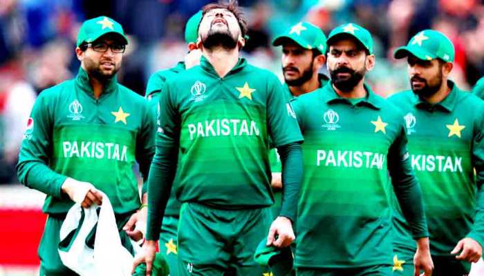 PAKvsSL: घर में ‘क्लीन स्वीप’ से शर्मसार हुआ पाकिस्तान, श्रीलंका ने दी करारी शिकस्त PAKvsSL: घर में ‘क्लीन स्वीप’ से शर्मसार हुआ पाकिस्तान, श्रीलंका ने दी करारी शिकस्त