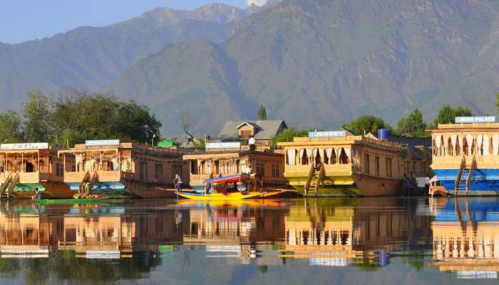 जम्मू कश्मीर में आज से पर्यटकों पर लगी रोक हटी, सरकार ने जारी की एडवाइजरी जम्मू कश्मीर में आज से पर्यटकों पर लगी रोक हटी, सरकार ने जारी की एडवाइजरी