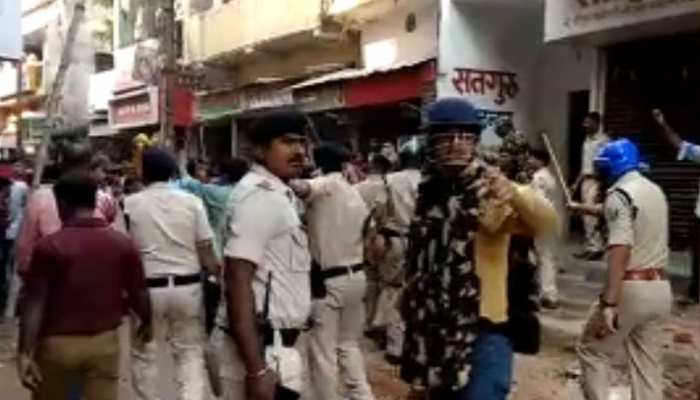 जहानाबाद: मूर्ति विसर्जन के दौरान दो पक्षों में मारपीट, डीएम-एसपी ने संभाला मोर्चा जहानाबाद: मूर्ति विसर्जन के दौरान दो पक्षों में मारपीट, डीएम-एसपी ने संभाला मोर्चा