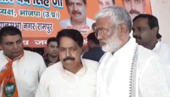 VIDEO: गुस्साए बीजेपी नेता को स्वतंत्र देव सिंह ने दी 'जादू की झप्पी' और फिर बदल गया माहौल... VIDEO: गुस्साए बीजेपी नेता को स्वतंत्र देव सिंह ने दी 'जादू की झप्पी' और फिर बदल गया माहौल...