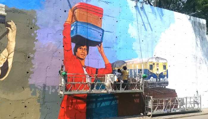 B'day पर फैन ने दिया अमिताभ बच्चन को अनूठा गिफ्ट, दीवार पर उकेरी 'कुली' की तस्वीर B'day पर फैन ने दिया अमिताभ बच्चन को अनूठा गिफ्ट, दीवार पर उकेरी 'कुली' की तस्वीर