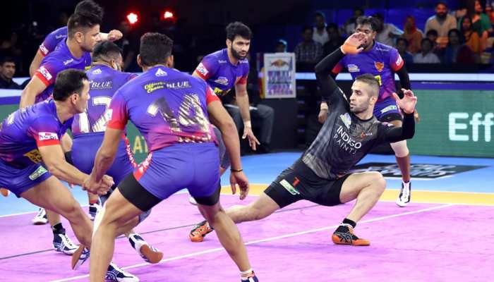 PKL 2019: दबंग दिल्ली ने यू मुंबा के साथ खेला रोमांचक टाई, लीग मैचों में रही टॉप पर PKL 2019: दबंग दिल्ली ने यू मुंबा के साथ खेला रोमांचक टाई, लीग मैचों में रही टॉप पर