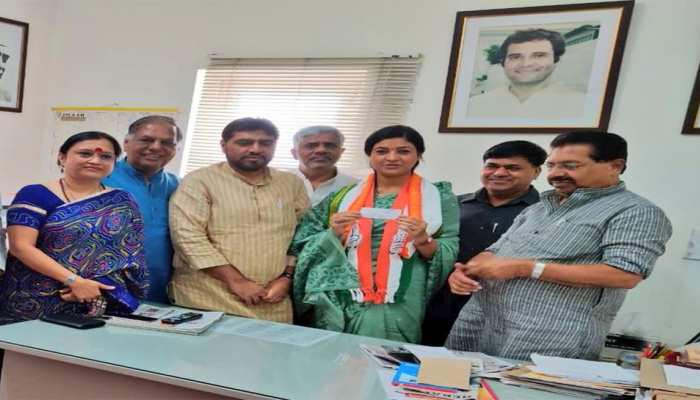 दिल्ली: कांग्रेस में शामिल हुईं अलका लांबा, एक महीने पहले छोड़ी थी AAP दिल्ली: कांग्रेस में शामिल हुईं अलका लांबा, एक महीने पहले छोड़ी थी AAP