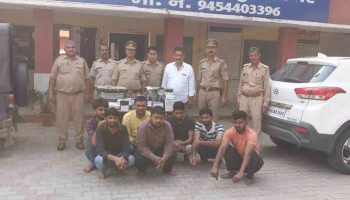 UP पुलिस के हत्थे चढ़ा फर्जी आधार और पैन कार्ड बनाने वाला गिरोह, पहले थे UIDAI के एजेंट UP पुलिस के हत्थे चढ़ा फर्जी आधार और पैन कार्ड बनाने वाला गिरोह, पहले थे UIDAI के एजेंट