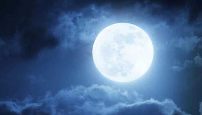 शरद पूर्णिमा के दिन करें माता लक्ष्मी की पूजा, यहां जानें शुभ मुहूर्त और पूजन विधि शरद पूर्णिमा के दिन करें माता लक्ष्मी की पूजा, यहां जानें शुभ मुहूर्त और पूजन विधि