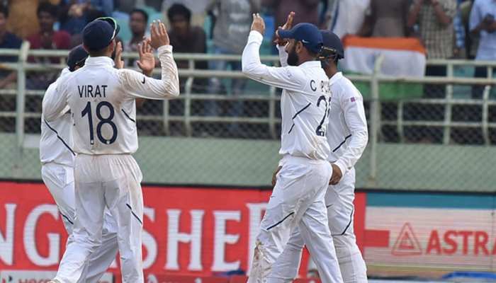 IND vs SA: पुणे टेस्ट में टीम इंडिया की ऐतिहासिक जीत, फ्रीडम ट्रॉफी पर किया कब्जा IND vs SA: पुणे टेस्ट में टीम इंडिया की ऐतिहासिक जीत, फ्रीडम ट्रॉफी पर किया कब्जा