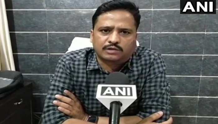 वायरल हो रहे VIDEO पर बोले मेरठ SSP, 'मॉब लिंचिंग नहीं, सड़क हादसे में गई युवक की जान' वायरल हो रहे VIDEO पर बोले मेरठ SSP, 'मॉब लिंचिंग नहीं, सड़क हादसे में गई युवक की जान'