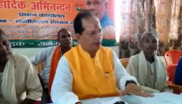 लखीसराय: PDS लाइसेंस वितरण में गड़बड़ी उजागर, मंत्री ने दिया कार्रवाई का भरोसा लखीसराय: PDS लाइसेंस वितरण में गड़बड़ी उजागर, मंत्री ने दिया कार्रवाई का भरोसा