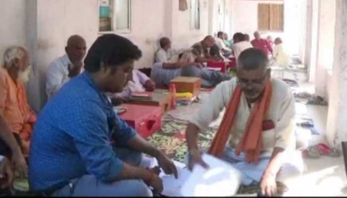 दरभंगा: जमाबंदी कानून से बढ़ी परेशानी, लोगों ने कहा- रिश्वत के बिना नहीं होता काम दरभंगा: जमाबंदी कानून से बढ़ी परेशानी, लोगों ने कहा- रिश्वत के बिना नहीं होता काम