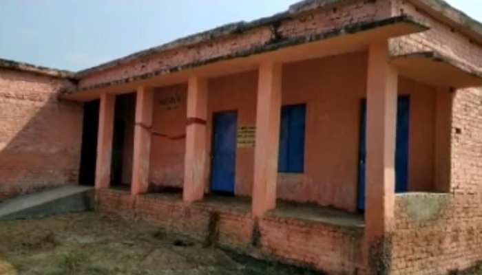 मधुबनी: बच्चों के भविष्य से हो रहा खिलवाड़, एक महीने से बंद पड़ा है स्कूल मधुबनी: बच्चों के भविष्य से हो रहा खिलवाड़, एक महीने से बंद पड़ा है स्कूल