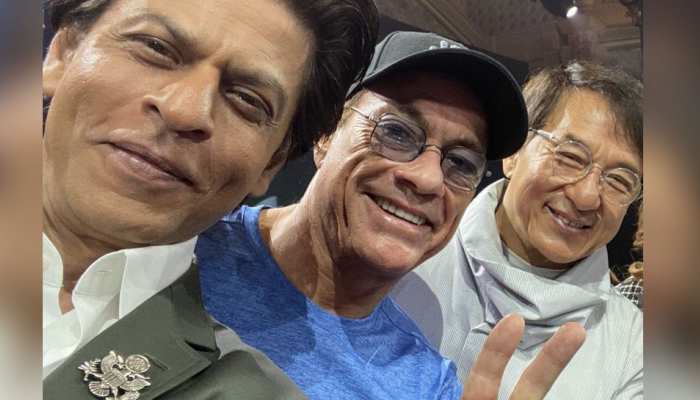 जैकी चैन को देख शाहरुख खान हुए जबरा फैन, सेल्फी शेयर कर कही बड़ी बात जैकी चैन को देख शाहरुख खान हुए जबरा फैन, सेल्फी शेयर कर कही बड़ी बात