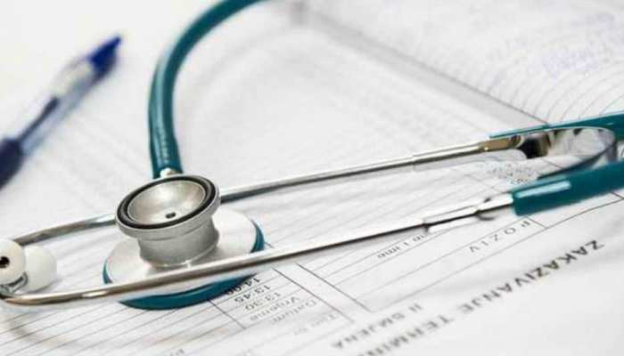 झारखंड: अजब डॉक्टर की गजब कहानी, युवकों को पेट में हुआ दर्द तो लिखा प्रेग्नेंसी टेस्ट झारखंड: अजब डॉक्टर की गजब कहानी, युवकों को पेट में हुआ दर्द तो लिखा प्रेग्नेंसी टेस्ट