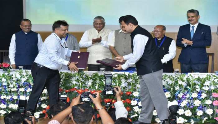 सरकार ने शुरू की ऐसी योजना, अब टोल प्लाजा पर नहीं रुकेगा उत्तर प्रदेश सरकार ने शुरू की ऐसी योजना, अब टोल प्लाजा पर नहीं रुकेगा उत्तर प्रदेश