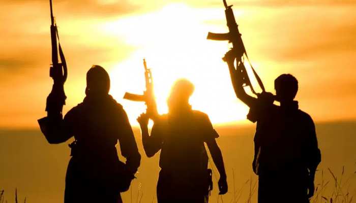 पाक बॉर्डर पर बढ़ा पहरा तो एक्टिव हुआ बांग्लादेशी आतंकी संगठन, NIA ने किया अलर्ट पाक बॉर्डर पर बढ़ा पहरा तो एक्टिव हुआ बांग्लादेशी आतंकी संगठन, NIA ने किया अलर्ट
