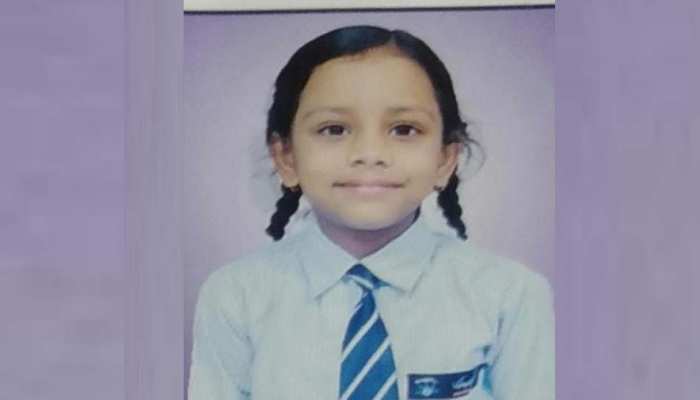 बेटी की आखिरी ख्वाहिश पूरी करने के लिए परिवार पहुंचा स्कूल, बांटी चॉकलेट तो दुखी हो गए बच्चे बेटी की आखिरी ख्वाहिश पूरी करने के लिए परिवार पहुंचा स्कूल, बांटी चॉकलेट तो दुखी हो गए बच्चे