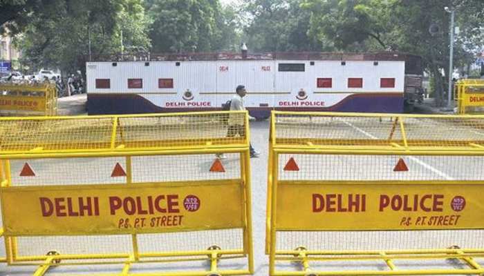 दिल्ली: बेखौफ अपराधी, झपटमारों ने छीना मेट्रोपॉलिटिन मजिस्ट्रेट का फोन दिल्ली: बेखौफ अपराधी, झपटमारों ने छीना मेट्रोपॉलिटिन मजिस्ट्रेट का फोन