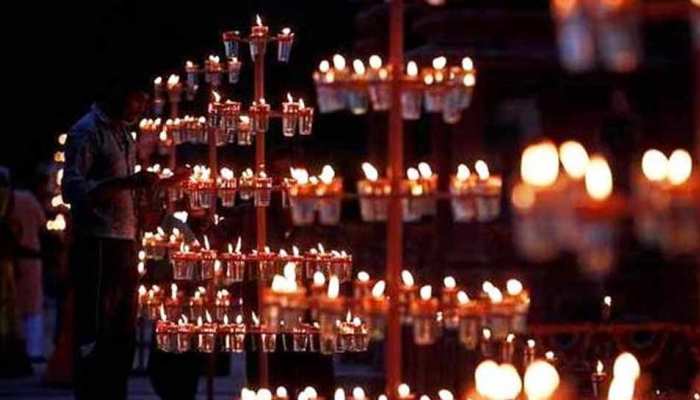 इस दिवाली 5 लाख दीपों से जगमगाएगी अयोध्या, पहली बार थानों में जलाए जाएंगे दीप इस दिवाली 5 लाख दीपों से जगमगाएगी अयोध्या, पहली बार थानों में जलाए जाएंगे दीप