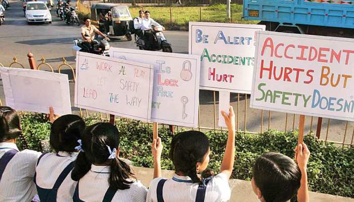 धौलपुर: स्कूलों में मनाया गया सड़क सुरक्षा सप्ताह, बच्चों को दी गई जानकारी धौलपुर: स्कूलों में मनाया गया सड़क सुरक्षा सप्ताह, बच्चों को दी गई जानकारी