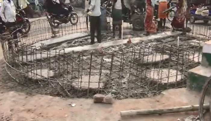 मुंगेर: सौन्दर्यीकरण के नाम पर 122 साल पुराना जुबली वेल दफन, लोगों में आक्रोश मुंगेर: सौन्दर्यीकरण के नाम पर 122 साल पुराना जुबली वेल दफन, लोगों में आक्रोश