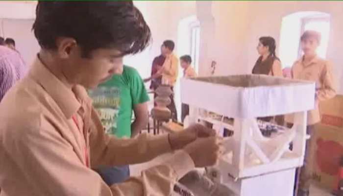 बीकानेर के छात्रों ने किया कमाल, कृषि सुधार के लिए वैज्ञानिक मॉडल किए तैयार बीकानेर के छात्रों ने किया कमाल, कृषि सुधार के लिए वैज्ञानिक मॉडल किए तैयार