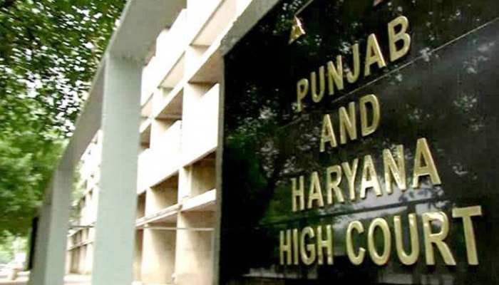 चंडीगढ़: पंजाब हरियाणा हाईकोर्ट और सचिवालय को बम से उड़ाने की धमकी, बढ़ाई गई सुरक्षा चंडीगढ़: पंजाब हरियाणा हाईकोर्ट और सचिवालय को बम से उड़ाने की धमकी, बढ़ाई गई सुरक्षा