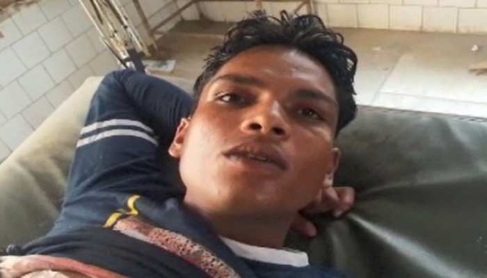 छपरा: छेड़खानी का विरोध करना पड़ा महंगा, आरोपी ने पूरे परिवार पर किया चाकू से हमला छपरा: छेड़खानी का विरोध करना पड़ा महंगा, आरोपी ने पूरे परिवार पर किया चाकू से हमला