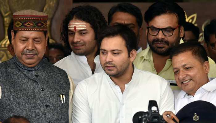 जलजमाव पर सरकार की कार्रवाई पर भड़का विपक्ष, कहा- छोटे कर्मचारी बने बली का बकरा जलजमाव पर सरकार की कार्रवाई पर भड़का विपक्ष, कहा- छोटे कर्मचारी बने बली का बकरा