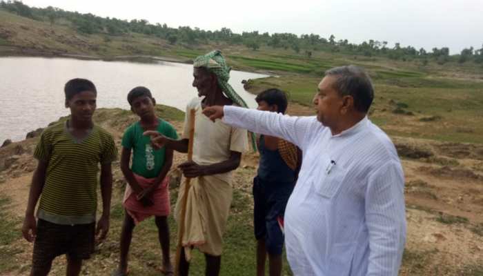 बिहार: बांका के इस 70 साल के बुजुर्ग की 'तालाब क्रांति' ने सूखे खेतों में ला दी हरियाली बिहार: बांका के इस 70 साल के बुजुर्ग की 'तालाब क्रांति' ने सूखे खेतों में ला दी हरियाली
