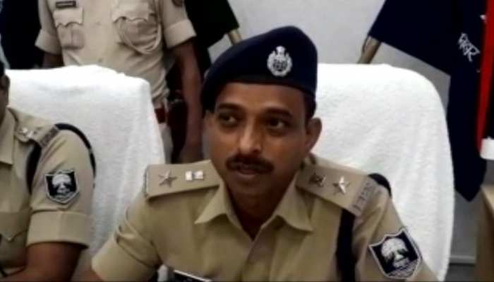 दरभंगा पुलिस की बड़ी सफलता, पेट्रोल पंप मैनेजर से पैसे लूटकर भाग रहे अपराधियों को धर दबोचा दरभंगा पुलिस की बड़ी सफलता, पेट्रोल पंप मैनेजर से पैसे लूटकर भाग रहे अपराधियों को धर दबोचा