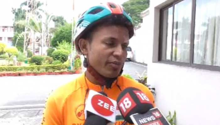 रांची: 49 दिन में रांची से सिंगापुर पहुंचा युवक, साइकिल से सफर के दौरान जंगल में गुजारी रात रांची: 49 दिन में रांची से सिंगापुर पहुंचा युवक, साइकिल से सफर के दौरान जंगल में गुजारी रात