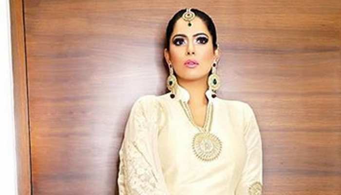 Lifestyle Festive Look: बॉलीवुड से लेकर हॉलीवुड में नाम कमा रही हैं आयशा मुल्ला Lifestyle Festive Look: बॉलीवुड से लेकर हॉलीवुड में नाम कमा रही हैं आयशा मुल्ला
