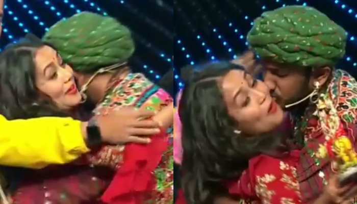 VIDEO: जज बनी नेहा कक्कड़ को जबरन गले लगाकर कंटेस्टेंट ने किया KISS! VIDEO: जज बनी नेहा कक्कड़ को जबरन गले लगाकर कंटेस्टेंट ने किया KISS!