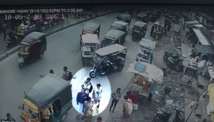 रांची: ऑटो से गहने चुराने वाले गैंग का पर्दाफाश, पुलिस की मदद से पीड़ित ने किया खुलासा रांची: ऑटो से गहने चुराने वाले गैंग का पर्दाफाश, पुलिस की मदद से पीड़ित ने किया खुलासा