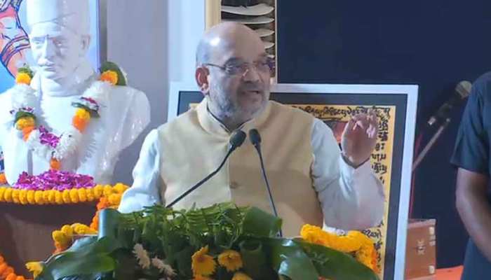 वाराणसी पहुंचे गृहमंत्री अमित शाह, 2 दिवसीय अंतर्राष्ट्रीय संगोष्ठी का किया उद्घाटन वाराणसी पहुंचे गृहमंत्री अमित शाह, 2 दिवसीय अंतर्राष्ट्रीय संगोष्ठी का किया उद्घाटन