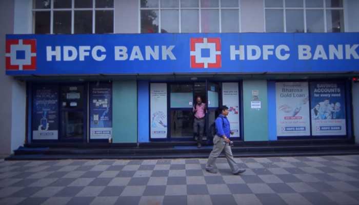 HDFC बैंक ने पासबुक पर लिखा, खाते में एक लाख से ज्यादा हुए तो जिम्मेदारी नहीं HDFC बैंक ने पासबुक पर लिखा, खाते में एक लाख से ज्यादा हुए तो जिम्मेदारी नहीं