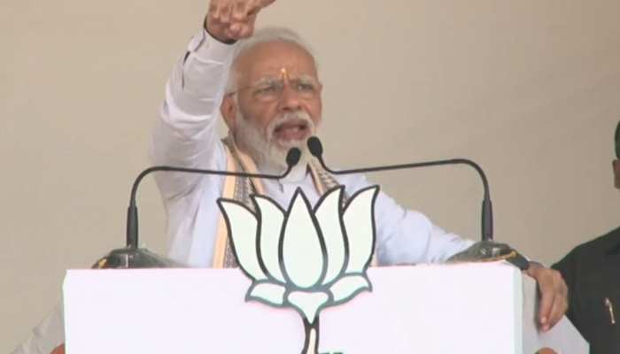 महाराष्ट्र में PM मोदी की यलगार, कांग्रेस में मचे 'घमासान' पर ली चुटकी महाराष्ट्र में PM मोदी की यलगार, कांग्रेस में मचे 'घमासान' पर ली चुटकी