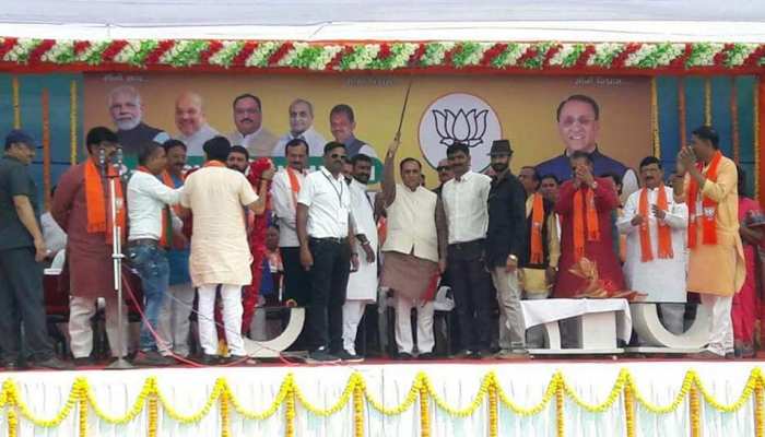 जय श्री राम के नारों के साथ विजय रुपाणी बोले- जल्द होगा अयोध्या में राम मंदिर का निर्माण जय श्री राम के नारों के साथ विजय रुपाणी बोले- जल्द होगा अयोध्या में राम मंदिर का निर्माण