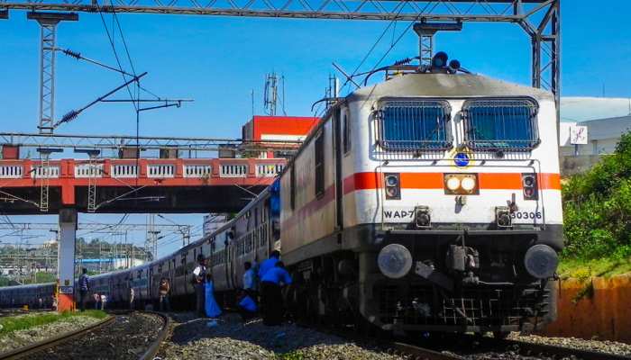 Indian Railways ने फिर कैंसिल की 297 ट्रेनें, सफर से पहले देखें यह लिस्ट Indian Railways ने फिर कैंसिल की 297 ट्रेनें, सफर से पहले देखें यह लिस्ट