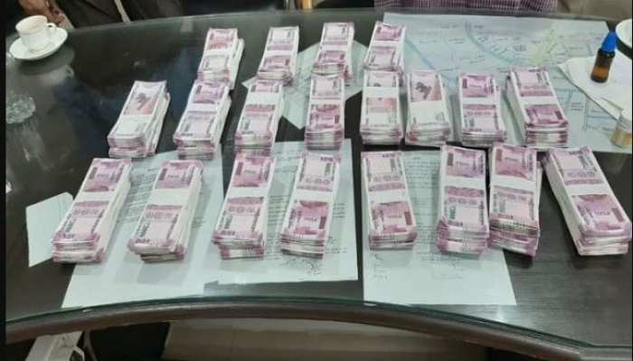 नकली नोट ऐसे ही मिलते रहे तो 2000 का नोट भी करना पड़ेगा बंद नकली नोट ऐसे ही मिलते रहे तो 2000 का नोट भी करना पड़ेगा बंद