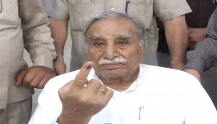 हरियाणा- वोट डालना गाय को खाना खिलाने जैसा पुण्य का काम: समाजसेवी नंदकिशोर गोयनका हरियाणा- वोट डालना गाय को खाना खिलाने जैसा पुण्य का काम: समाजसेवी नंदकिशोर गोयनका