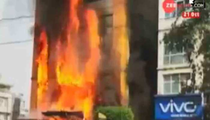 इंदौर के पांच सितारा होटल में लगी भीषण आग, मौके पर पहुंची फायर ब्रिगेड की टीम इंदौर के पांच सितारा होटल में लगी भीषण आग, मौके पर पहुंची फायर ब्रिगेड की टीम