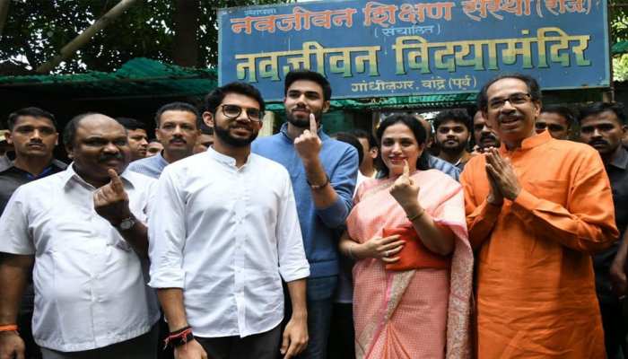 शिवसेना प्रमुख उद्धव ठाकरे और आदित्य ने वोट डाला, आदित्य वर्ली से लड़ रहे चुनाव शिवसेना प्रमुख उद्धव ठाकरे और आदित्य ने वोट डाला, आदित्य वर्ली से लड़ रहे चुनाव