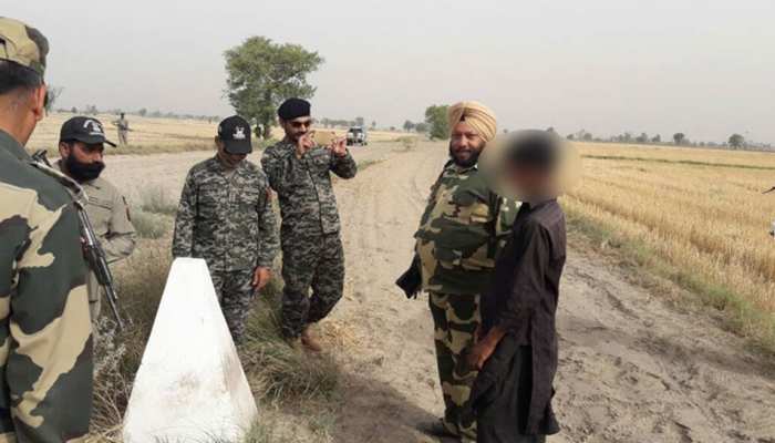 पंजाब के अबोहर से पकड़े गए 2 पाकिस्तानी नागरिक, BSF ने हिरासत में लिया पंजाब के अबोहर से पकड़े गए 2 पाकिस्तानी नागरिक, BSF ने हिरासत में लिया