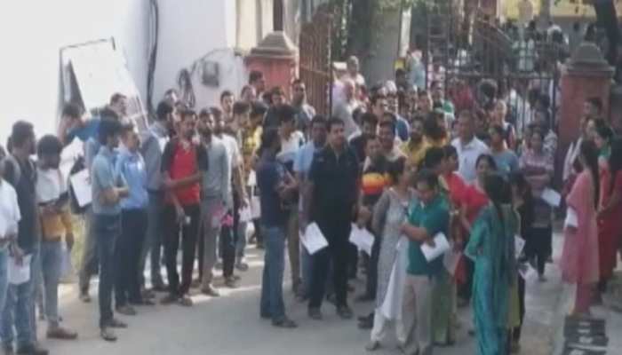 अजमेर में जनसंपर्क अधिकारी संवीक्षा परीक्षा की हुई शुरुआत, 11 परीक्षा केंद्र स्थापित अजमेर में जनसंपर्क अधिकारी संवीक्षा परीक्षा की हुई शुरुआत, 11 परीक्षा केंद्र स्थापित