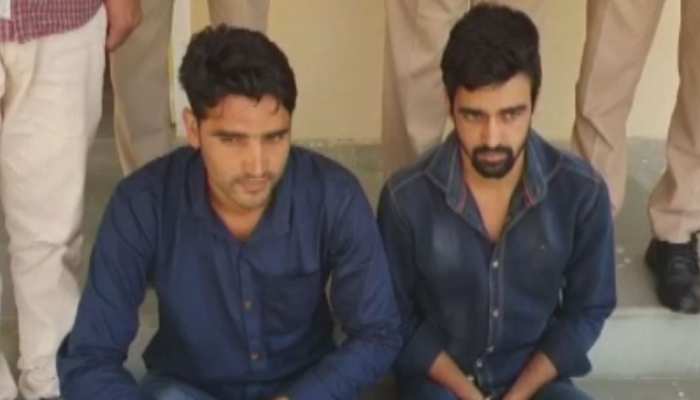 सीकर: दुकान में तोड़फोड़ करने के आरोप में 2 गिरफ्तार, पूछताछ जारी सीकर: दुकान में तोड़फोड़ करने के आरोप में 2 गिरफ्तार, पूछताछ जारी