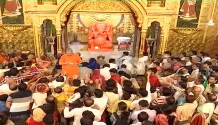 जयपुर: पुष्य नक्षत्र पर मोतीडूंगरी गणेश मंदिर में उमड़ी भक्तों की भीड़, चढ़ाए गए मोदक जयपुर: पुष्य नक्षत्र पर मोतीडूंगरी गणेश मंदिर में उमड़ी भक्तों की भीड़, चढ़ाए गए मोदक